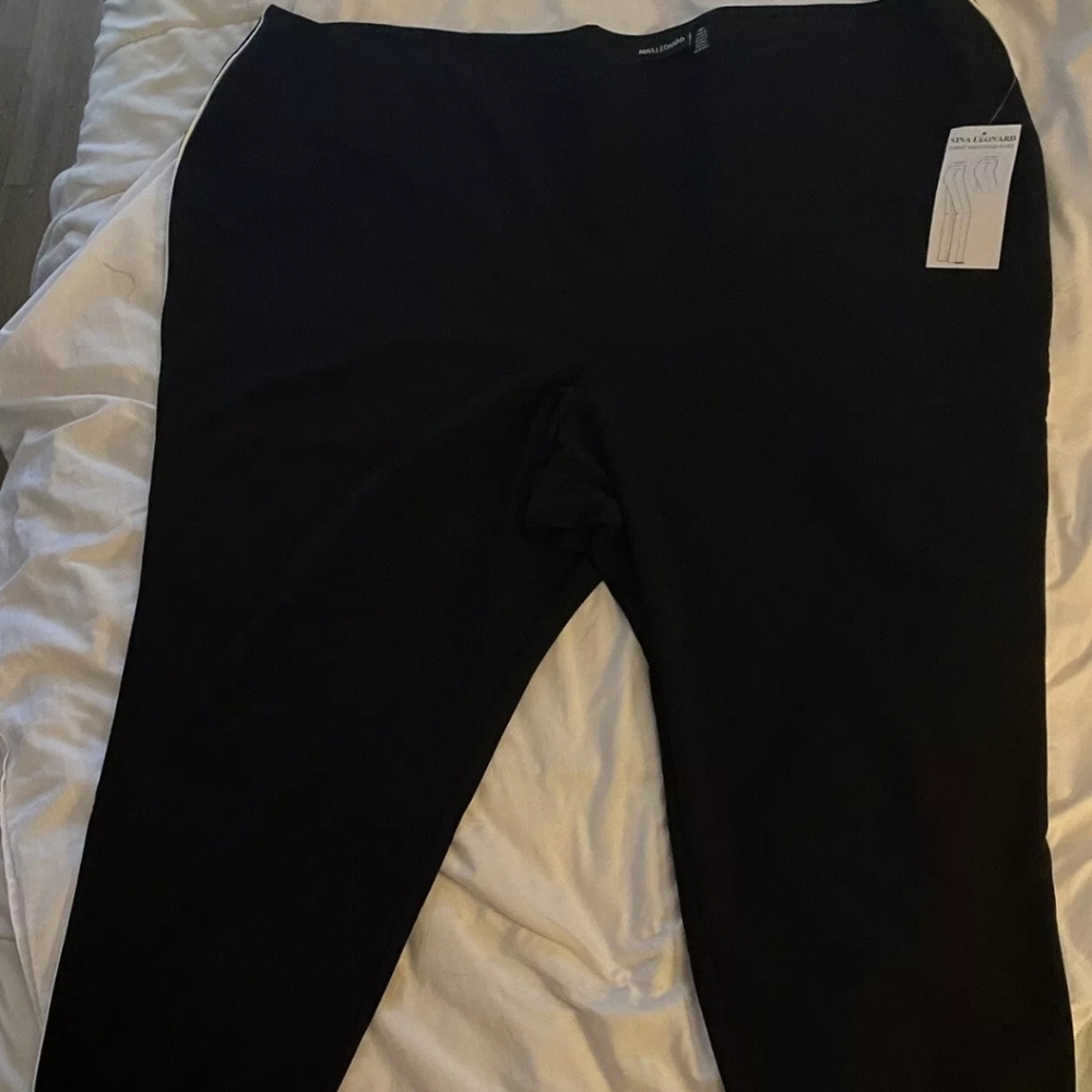 NEW!! NINA LEONARD CAPRI PANTS.
